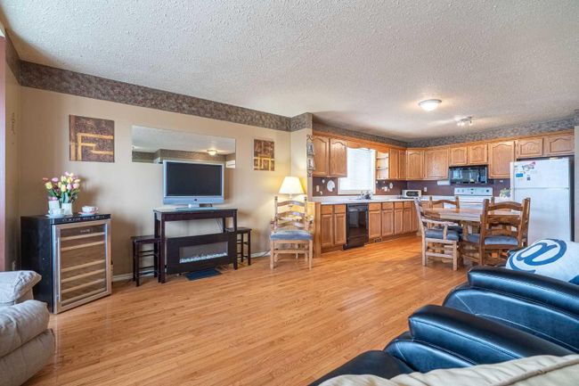1201 49 Avenue, Home with 5 bedrooms, 2 bathrooms and 1 parking in Lloydminster SK | Image 8