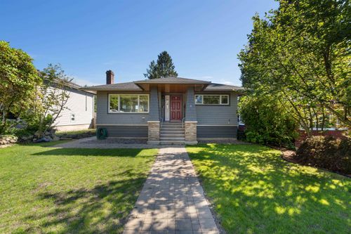 409 W 27th St, North Vancouver, BC, V7N2H7 | Card Image
