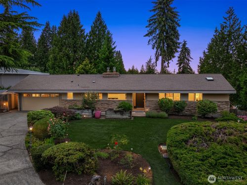 12536 Se 15th St, Bellevue, WA, 98005-3825 | Card Image
