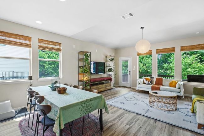Dining room set will stay | Image 9