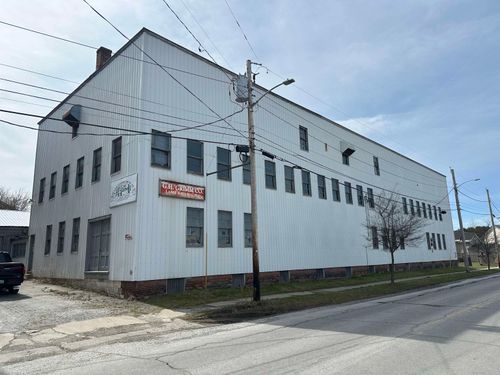 2 Pine St, Rutland, VT, 05701-2855 | Card Image