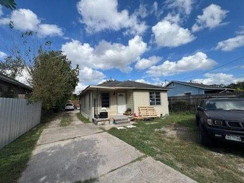 609 Firnat St, Houston, TX, 77022-2727 | Card Image