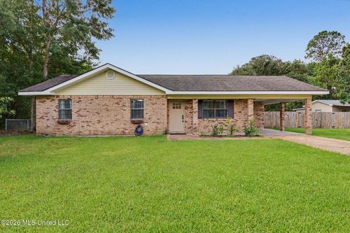 811 Villere St, Waveland, MS, 39576-3049 | Card Image