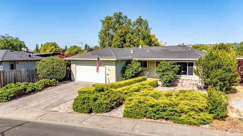 937 Manor Dr, Sonoma, CA, 95476-7430 | Card Image