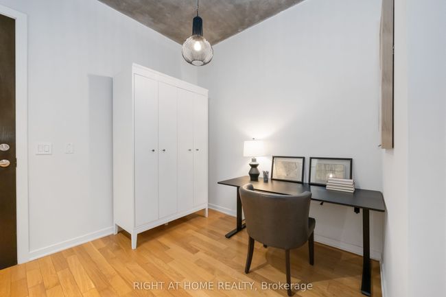 209 - 23 Brant St, Condo with 2 bedrooms, 1 bathrooms and 1 parking in Toronto ON | Image 6