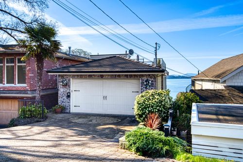 15188 Columbia Ave, White Rock, BC, V4B1J3 | Card Image