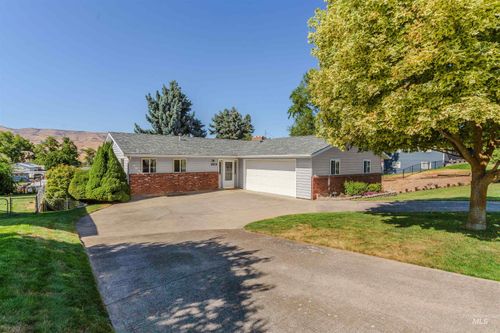 2419 Sunset Dr, Lewiston, ID, 83501-3438 | Card Image