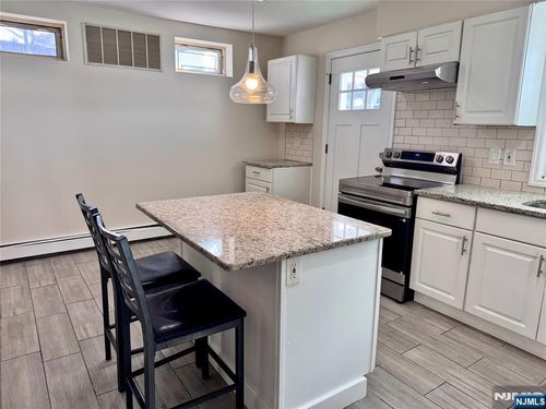 11 N Dean St, Englewood, NJ, 07631-2804 | Card Image