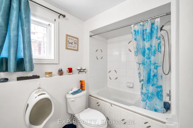 679 Frobisher Crt, House attached with 5 bedrooms, 3 bathrooms and 4 parking in Oshawa ON | Image 37