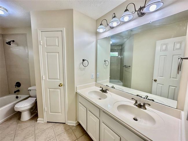 2716 W Oaks Cir E, House other with 4 bedrooms, 4 bathrooms and 2 parking in Pearland TX | Image 33