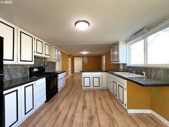 Kitchen | Image 23