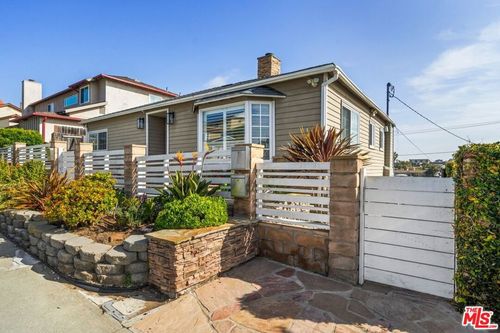 7520 Earldom Ave, Playa del Rey, CA, 90293-8002 | Card Image