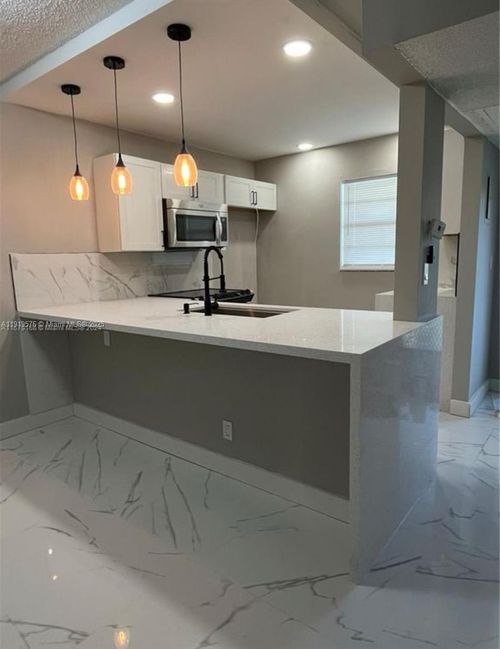 apt-605-5102 Nw 36th St, Lauderdale Lakes, FL, 33319-7514 | Card Image