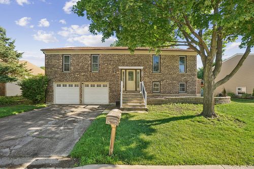 532 Iroquois Trl, Carol Stream, IL, 60188-9113 | Card Image