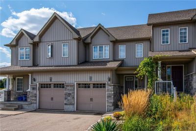 142 Windflower Dr, Townhouse with 3 bedrooms, 2 bathrooms and 2 parking in Kitchener ON | Image 3