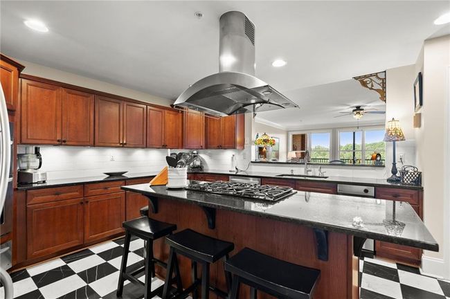 3330 Overland Dr, Condo with 2 bedrooms, 3 bathrooms and 2 parking in Roswell GA | Image 5