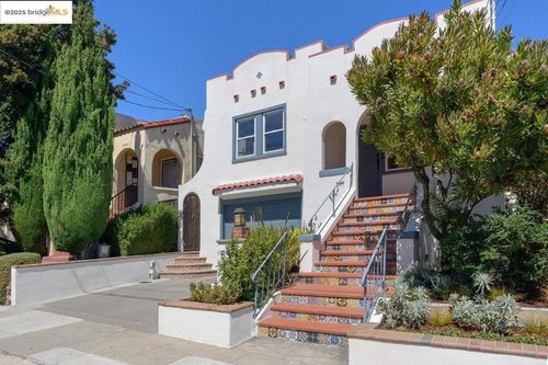 5344 Walnut St, Oakland, CA, 94619-1768 | Card Image