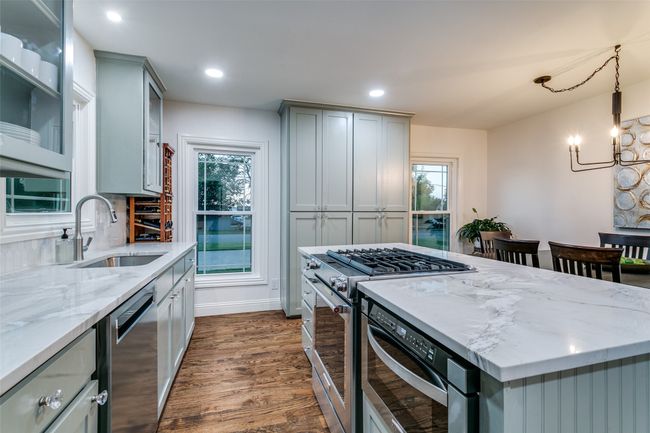 854 E Wall St, House other with 3 bedrooms, 2 bathrooms and null parking in Grapevine TX | Image 14
