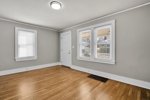 429 Linden Ave, Royal Oak, MI, 48073-3621 | Card Image