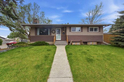 819 Avonlea Pl Se, Calgary, AB, T2H1W4 | Card Image