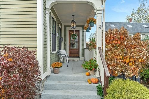 9 Chapman Ave, Andover, MA, 01810-3805 | Card Image