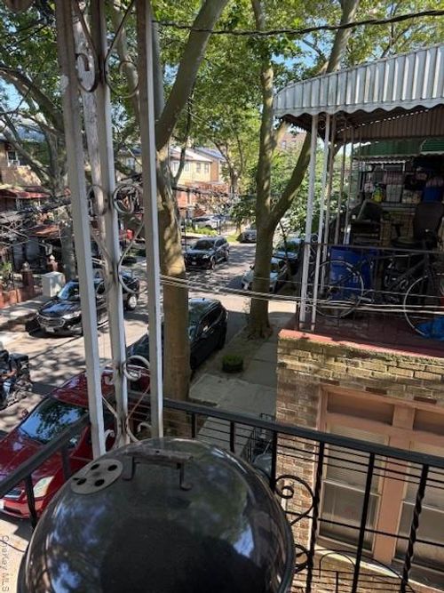 618 Elton St, Brooklyn, NY, 11208-3520 | Card Image