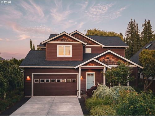 1745 Heritage Loop, Hood River, OR, 97031-8673 | Card Image