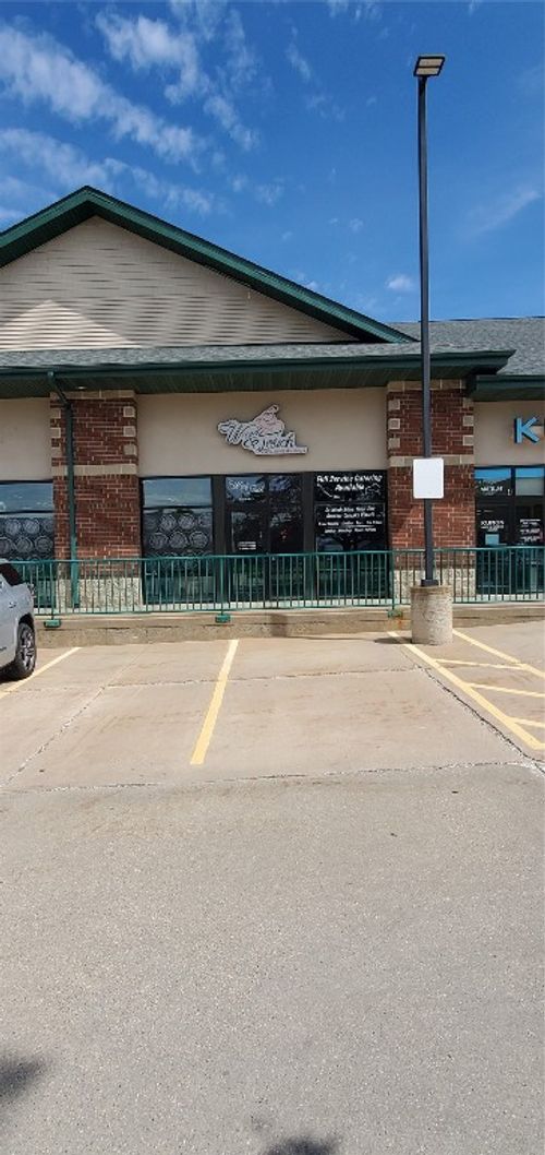 a3-7085 C Ave Ne, Cedar Rapids, IA, 52402-1470 | Card Image