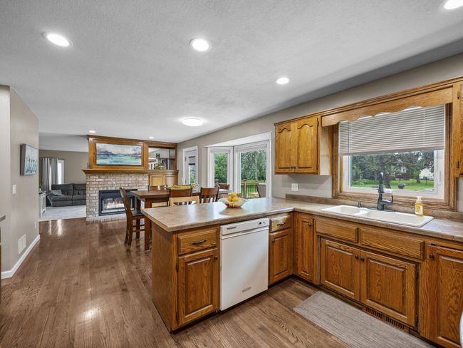 Beautiful Spacious Kitchen | Image 20