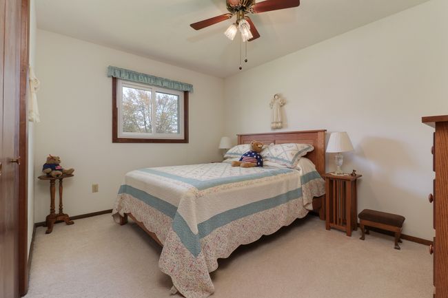 34 Pembrook Cir, House other with 3 bedrooms, 2 bathrooms and 2 parking in Bloomington IL | Image 20