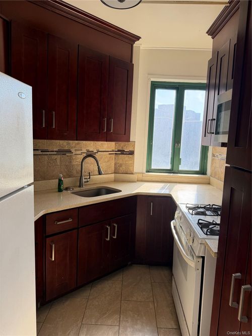 6e-1514 Metropolitan Avenue, New York, NY, 10462 | Card Image