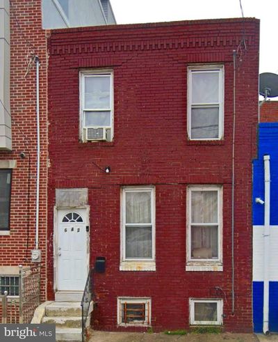 642 Jackson Street, Townhouse with 3 bedrooms, 1 bathrooms and null parking in PHILADELPHIA PA | Image 1