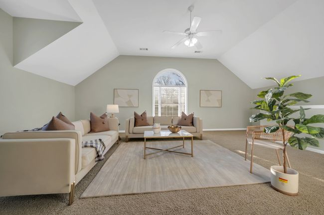 HUGE MEDIA ROOM/5th Space (21x17) w/ Private Back Staircase SPACE, SPACE, SPACE!!! | Image 14