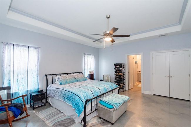202 Horse Shoe Trl, House other with 3 bedrooms, 2 bathrooms and 2 parking in Angleton TX | Image 19