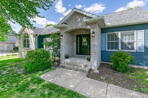 1099 Fox Hollow Ln, Le Claire, IA, 52753-9346 | Card Image