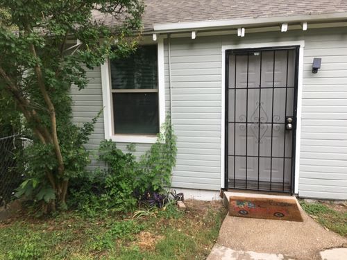 935 Gillham Rd, River Oaks, TX, 76114-3114 | Card Image