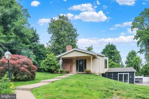 851 Cadmus Rd, Pottstown, PA, 19465-8415 | Card Image