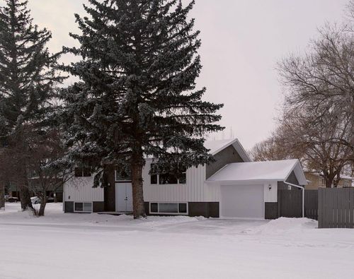 2302 16 St N, Lethbridge, AB, T1H4P4 | Card Image