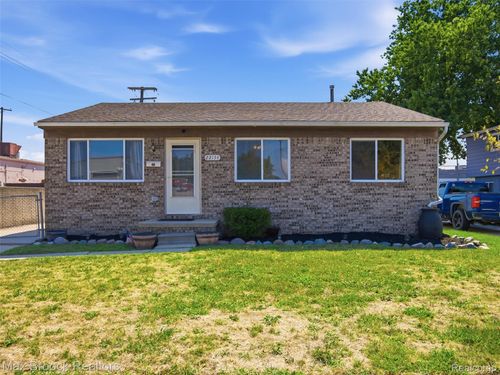 22134 Pleasant St, Saint Clair Shores, MI, 48080-4077 | Card Image