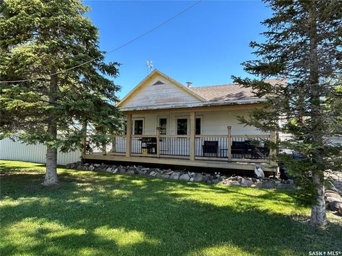 3 Coteau Ave, Halbrite, SK, S0C | Card Image