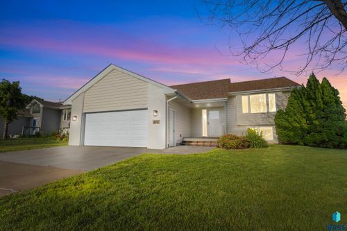 608 N Dubuque Ave Avenue, Sioux Falls, SD, 57110 | Card Image