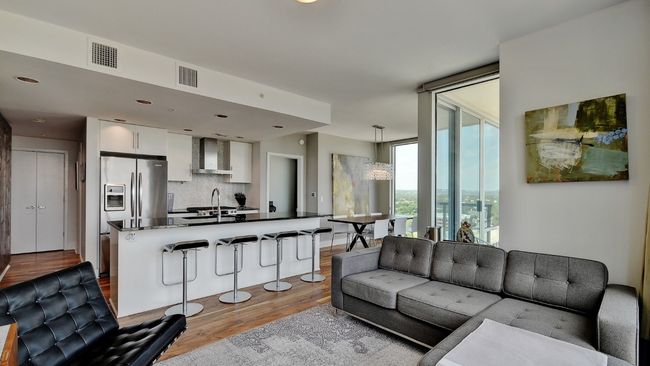 APT-1707 - 300 Bowie St, Condo with 2 bedrooms, 2 bathrooms and 2 parking in Austin TX | Image 4