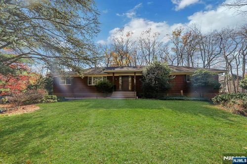 609 Echo Glen Ave, River Vale, NJ, 07675-5607 | Card Image