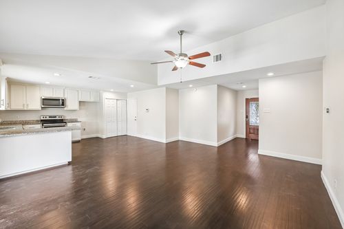 402 W Springdale Ln, Grand Prairie, TX, 75052-5119 | Card Image