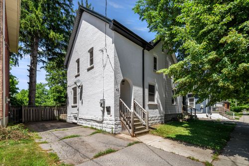 43 Walnut St, Brantford, ON, N3T1H1 | Card Image