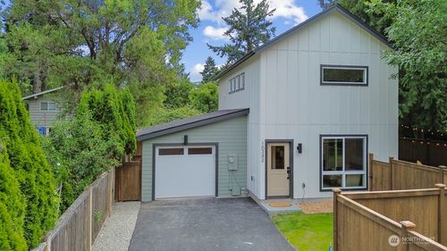 10342 39th Ave Ne, Seattle, WA, 98125-7831 | Card Image