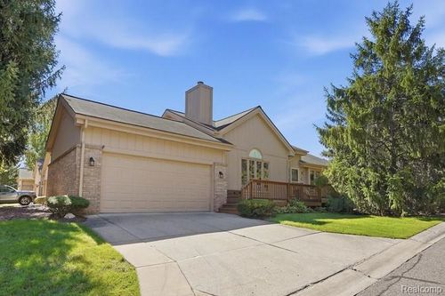 21895 River Ridge Trl, Farmington Hills, MI, 48335-4691 | Card Image