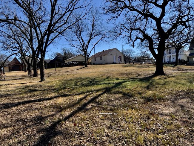 211 Denton St E, House other with 2 bedrooms, 1 bathrooms and null parking in Argyle TX | Image 7