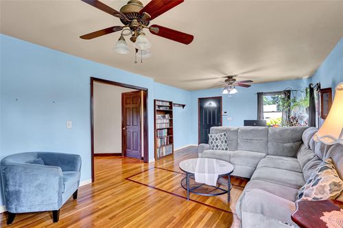 150 Tremont Rd, Lindenhurst, NY, 11757-1739 | Card Image