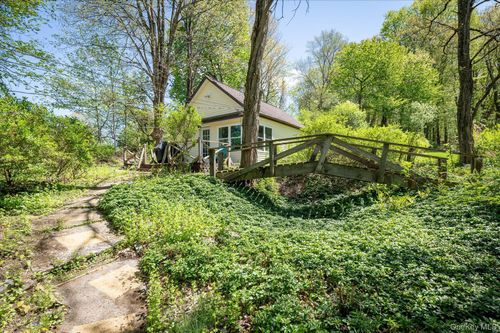 37A Mekeel St, Katonah, NY, 10536-3314 | Card Image